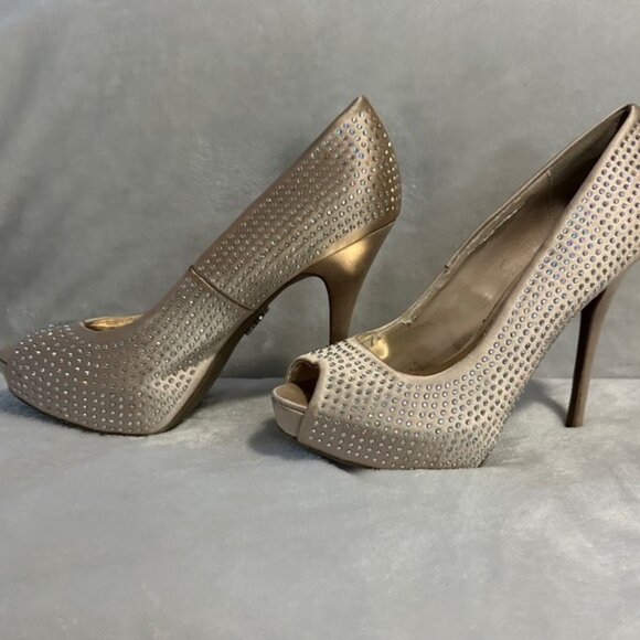 Jennifer Lopez Cream and Silver Peep-Toe Heels - Picture 3 of 4